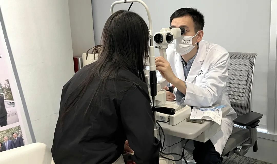 视献眼科到雅居乐中心进行视力健康义诊